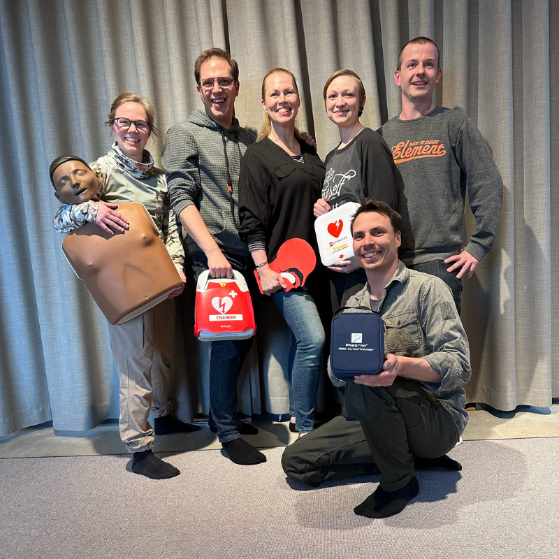 Ett glatt gäng certifierande HLR-instruktörer