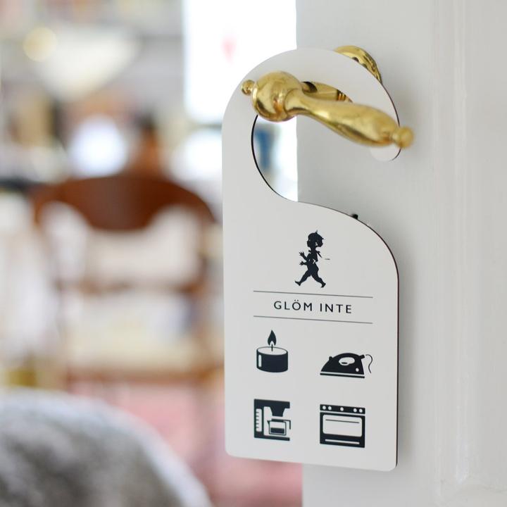 Solstickan glöm inte släcka ljusen dörrhängare