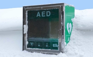 hjärtstartare vinter utomhus