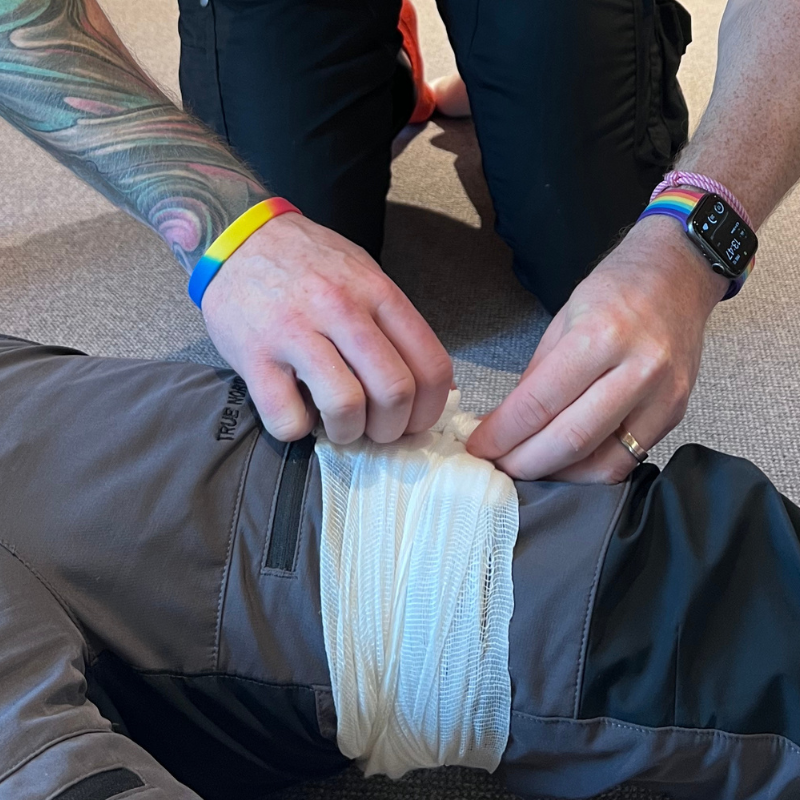 stoppa blödningen tryckförband