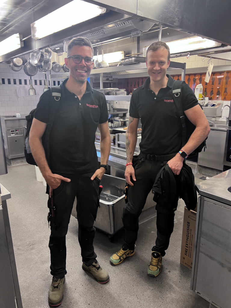 installera köksläcksystem