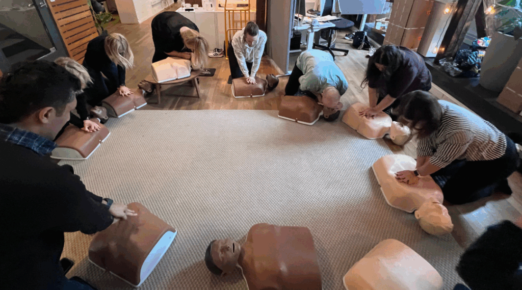 Vad är kraven på HLR-utbildning?